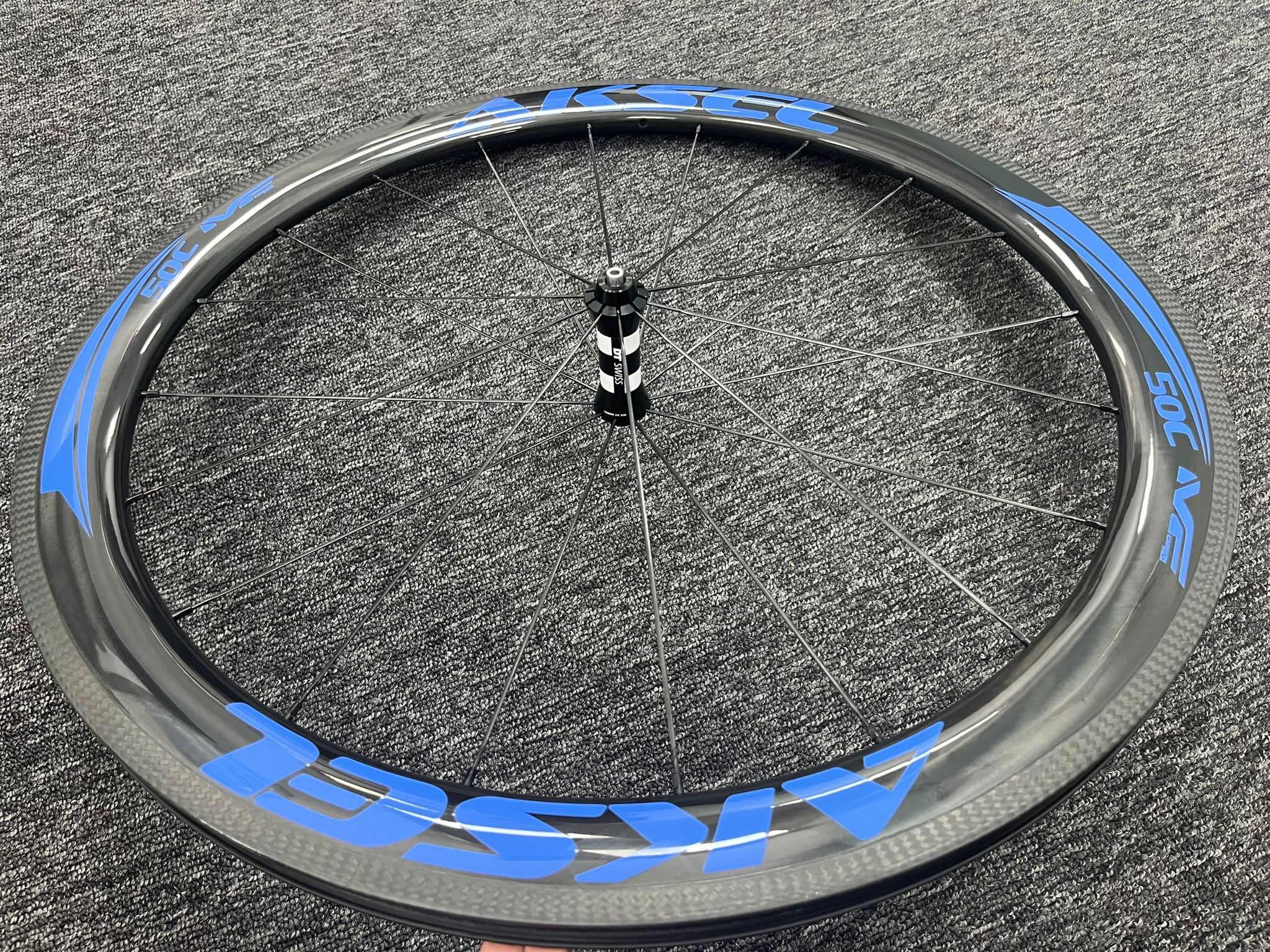 Roues Montage haut de gamme et performance sur mesure - MF Carbon Cycles